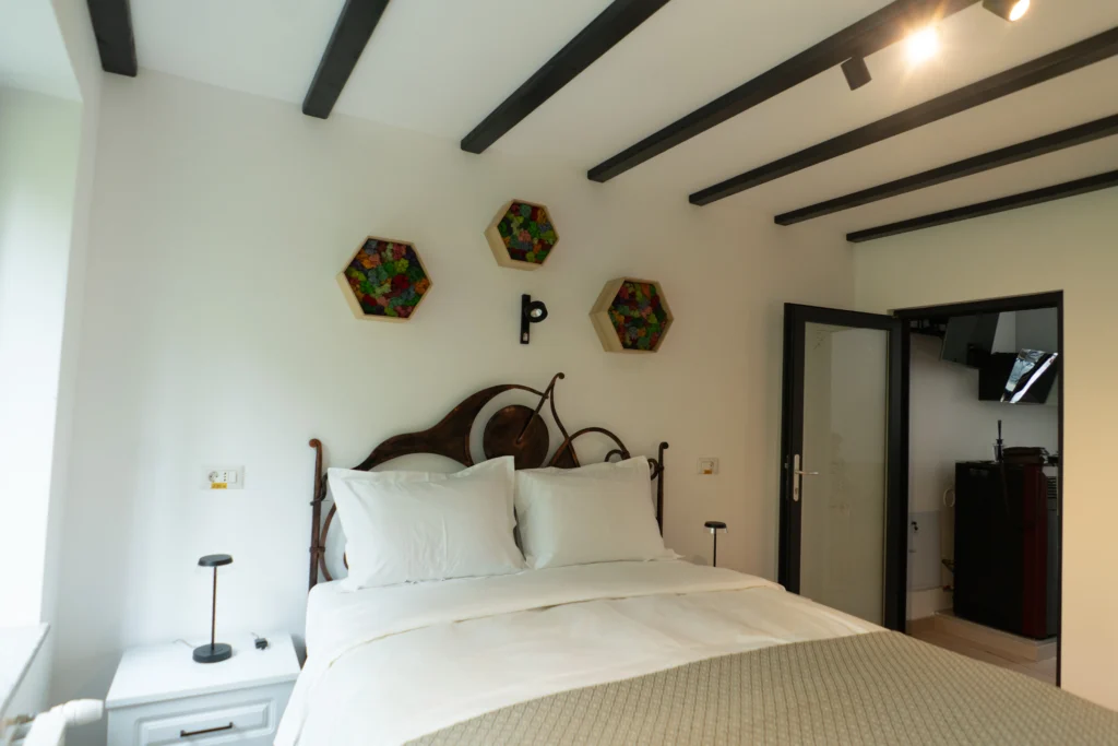 Cabana din pădure la Ikabane Resort - refugiu romantic forestier în Văratec, Neamț