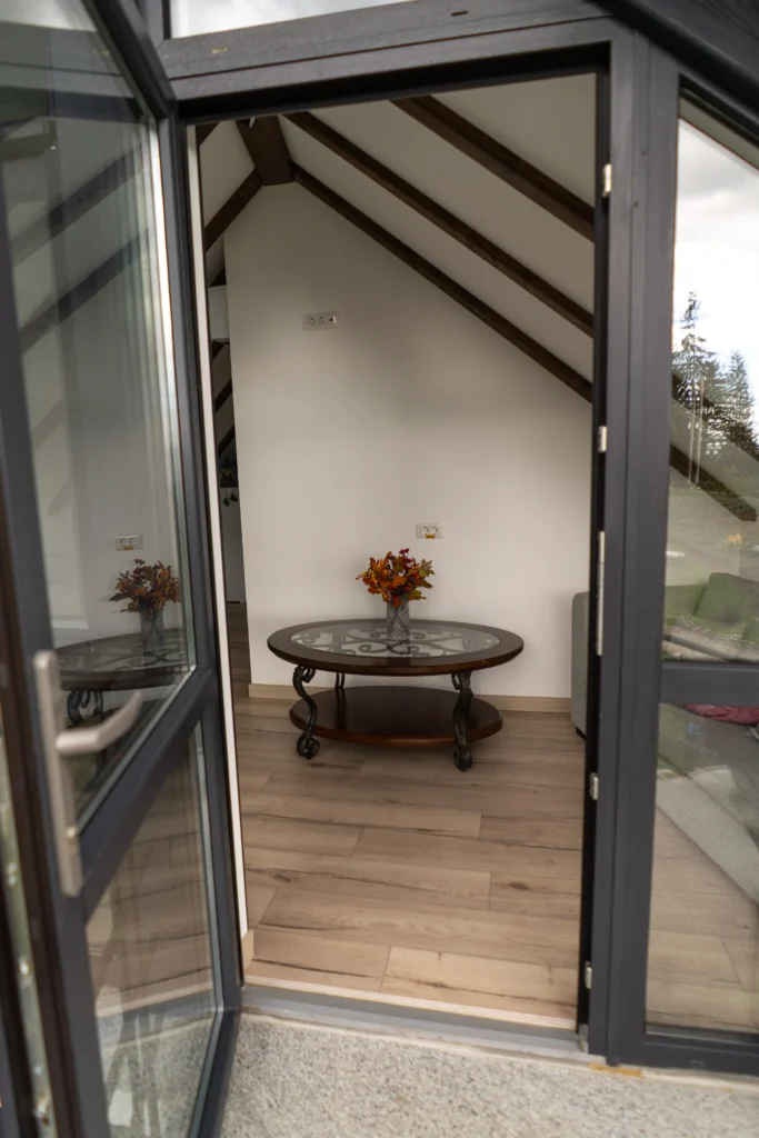 Cabana din pădure exterior - 200 m de restaurant și centru wellness Ikabane