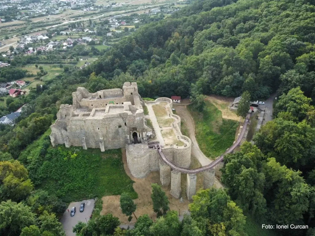 Cetatea Neamț lângă Ikabane Resort