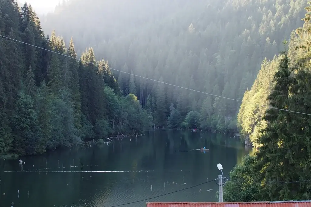 Lacul Roșu lângă Ikabane Resort
