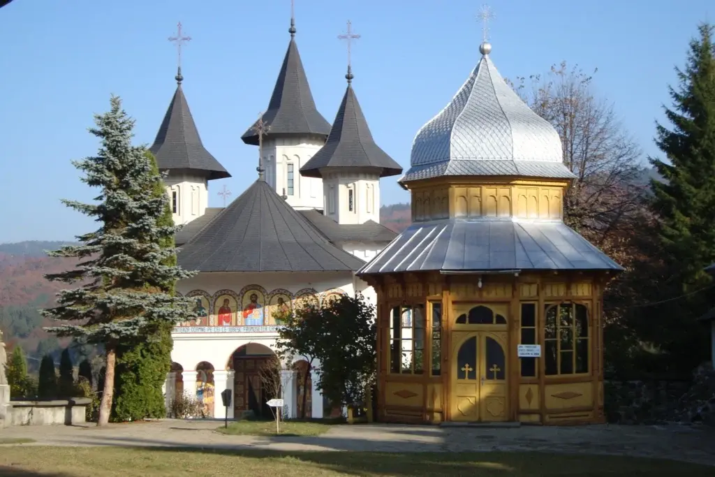 Mănăstirea Sihăstria lângă Ikabane Resort