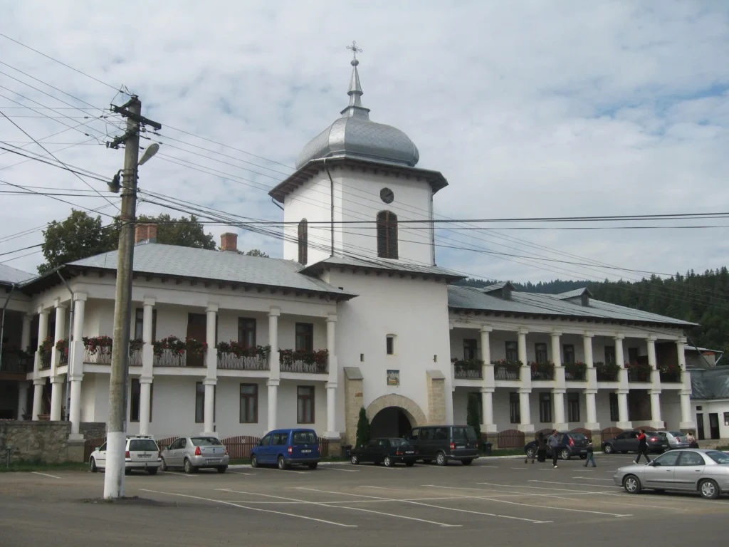 Mănăstirea Văratec lângă Ikabane Resort
